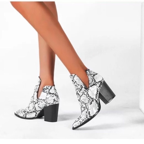 NWOT Snakeskin print vegan leather booties - Picture 2 of 11
